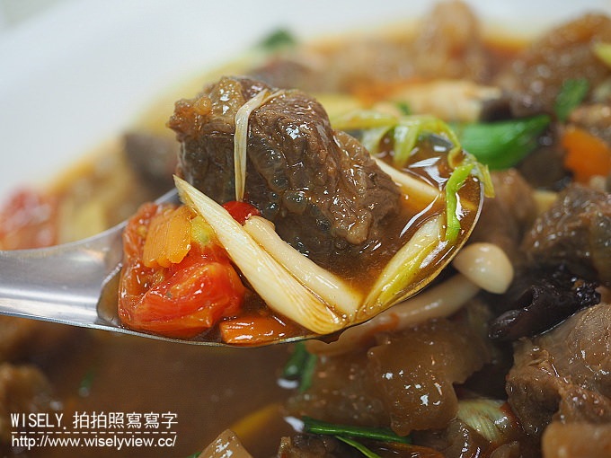 【歇業】台北萬華。捷運西門站：美味小館(西門町)＠遠近馳名的獅子頭砂鍋跟棒球一樣大