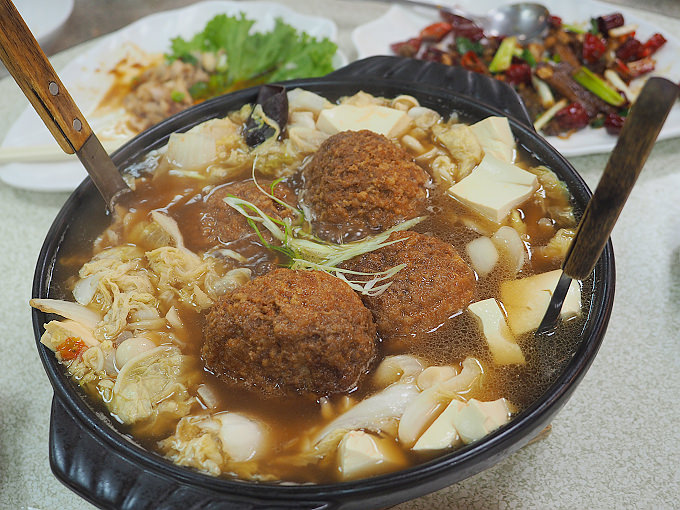 【歇業】台北萬華。捷運西門站：美味小館(西門町)＠遠近馳名的獅子頭砂鍋跟棒球一樣大