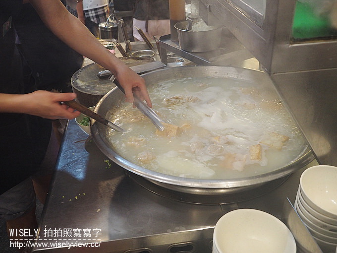 【食記】新北新店。捷運新店區公所站：七張米粉湯＠在地老字號營業至凌晨3點小吃店