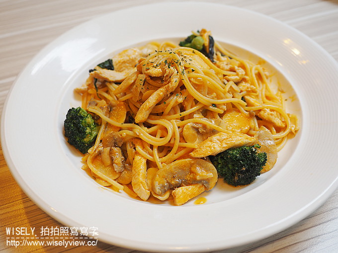 【食記】台北萬華。捷運西門站：1861 Café：西門町的美國街裡二樓輕食餐廳