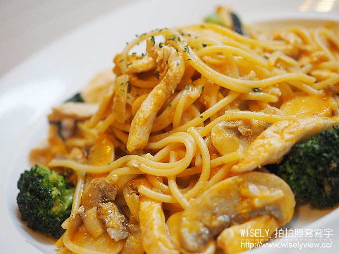 【食記】台北萬華。捷運西門站：1861 Café：西門町的美國街裡二樓輕食餐廳