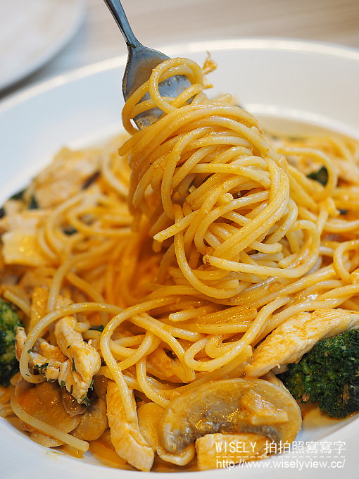 【食記】台北萬華。捷運西門站：1861 Café：西門町的美國街裡二樓輕食餐廳