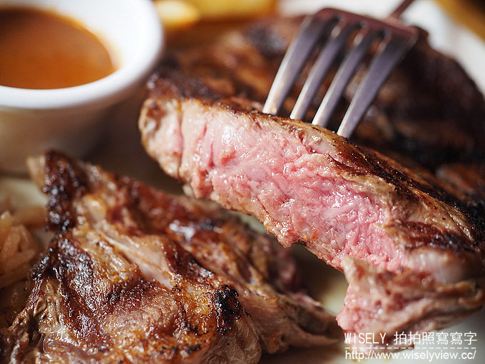 【歇業】台北松山。捷運小巨蛋站:American Steakhouse 台北敦北店@牛肉專家在地新品牌,肋眼牛排與驚奇牛肉漢堡超好吃! 【歇業】台北松山。捷運小巨蛋站:American Steakhouse 台北敦北店@牛肉專家在地新品牌,肋眼牛排與驚奇牛肉漢堡超好吃!