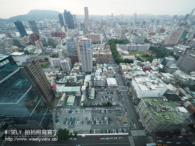 【住宿】高雄市。苓雅區：85大樓美麗灣日租套房＠平價背包客最愛，鄰近捷運三多商圈站與自強(苓雅)夜市，還可眺遠美麗港都景色