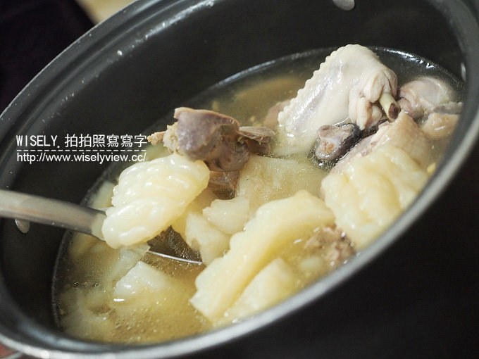 【食記】高雄新興。捷運中央公園站：雞伯燒酒雞＠不喜歡也一吃成主顧的苦瓜鳳梨雞～大推