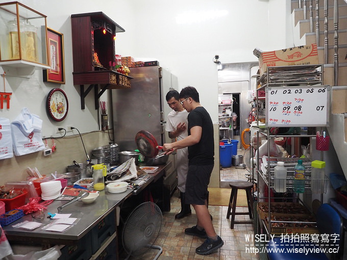 【食記】高雄新興。捷運中央公園站：雞伯燒酒雞＠不喜歡也一吃成主顧的苦瓜鳳梨雞～大推