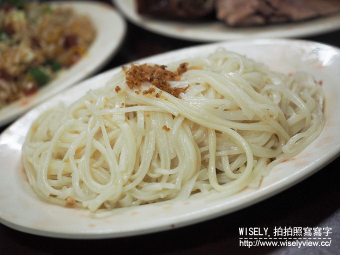 【食記】高雄新興。捷運中央公園站：雞伯燒酒雞＠不喜歡也一吃成主顧的苦瓜鳳梨雞～大推
