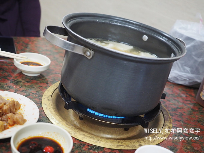 【食記】高雄新興。捷運中央公園站：雞伯燒酒雞＠不喜歡也一吃成主顧的苦瓜鳳梨雞～大推