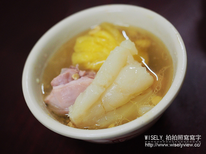 【食記】高雄新興。捷運中央公園站：雞伯燒酒雞＠不喜歡也一吃成主顧的苦瓜鳳梨雞～大推