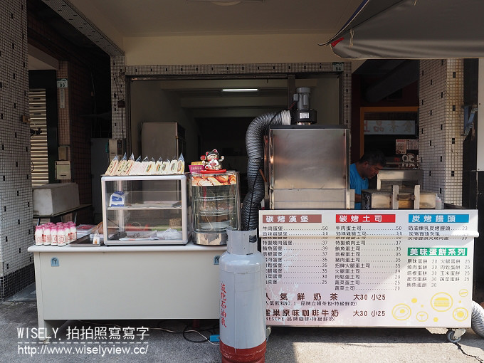 【食記】高雄苓雅。捷運三多商圈站：尼尼早餐店＠平價好吃的碳烤饅頭與碳烤漢堡