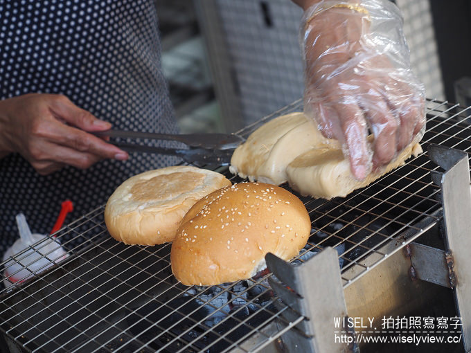 【食記】高雄苓雅。捷運三多商圈站：尼尼早餐店＠平價好吃的碳烤饅頭與碳烤漢堡