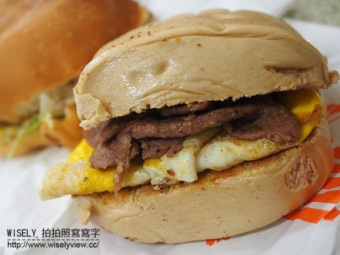 【食記】高雄苓雅。捷運三多商圈站：尼尼早餐店＠平價好吃的碳烤饅頭與碳烤漢堡