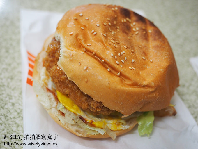 【食記】高雄苓雅。捷運三多商圈站：尼尼早餐店＠平價好吃的碳烤饅頭與碳烤漢堡