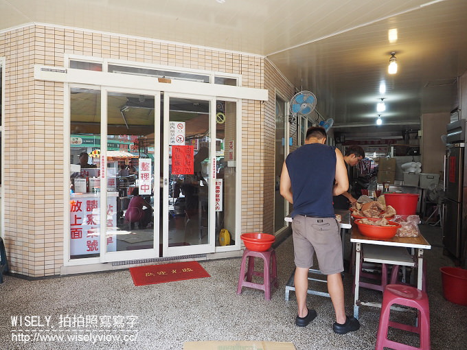 高雄自強夜市。南豐魯肉飯︱在地知名必訪小吃，捷運三多商圈站美食