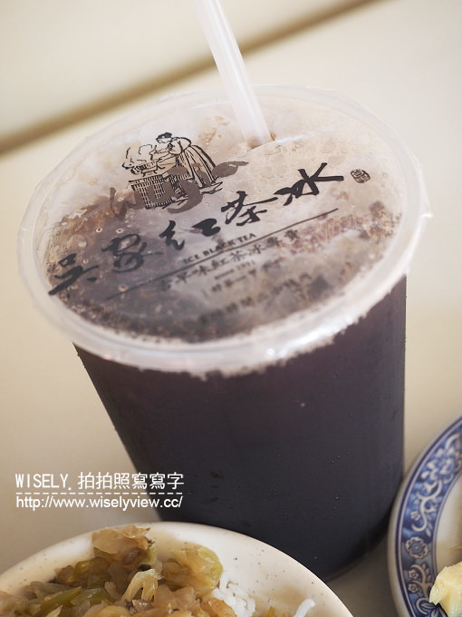 高雄自強夜市。南豐魯肉飯︱在地知名必訪小吃，捷運三多商圈站美食