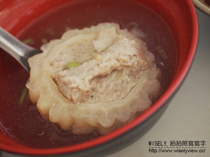 高雄自強夜市。南豐魯肉飯︱在地知名必訪小吃，捷運三多商圈站美食