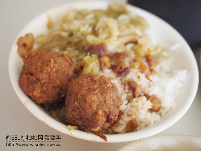 高雄自強夜市。南豐魯肉飯︱在地知名必訪小吃，捷運三多商圈站美食
