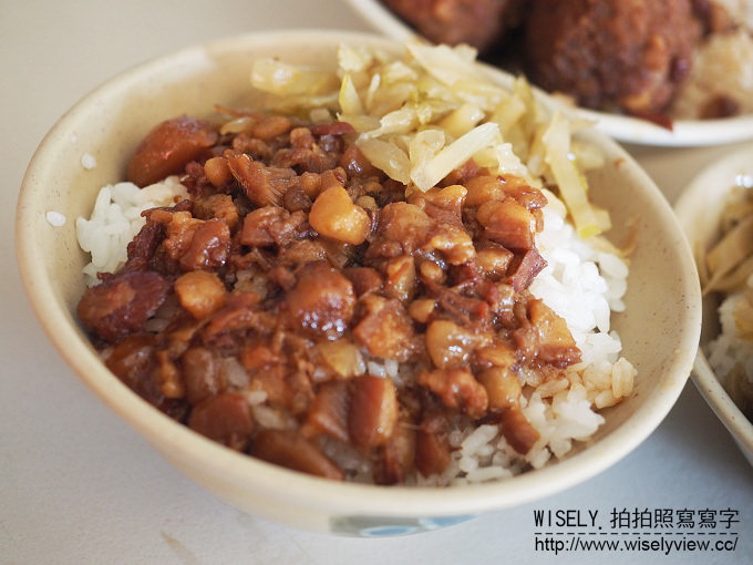 高雄自強夜市。南豐魯肉飯︱在地知名必訪小吃，捷運三多商圈站美食