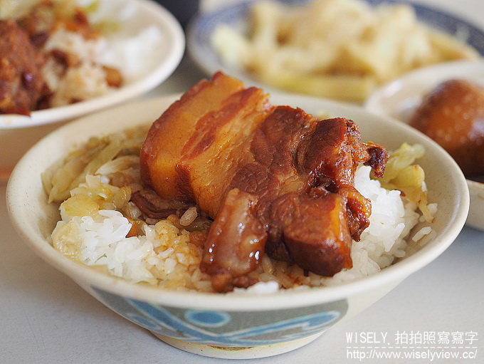 高雄自強夜市。南豐魯肉飯︱在地知名必訪小吃，捷運三多商圈站美食