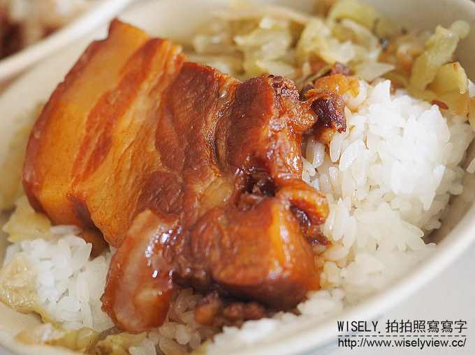 高雄自強夜市。南豐魯肉飯︱在地知名必訪小吃，捷運三多商圈站美食