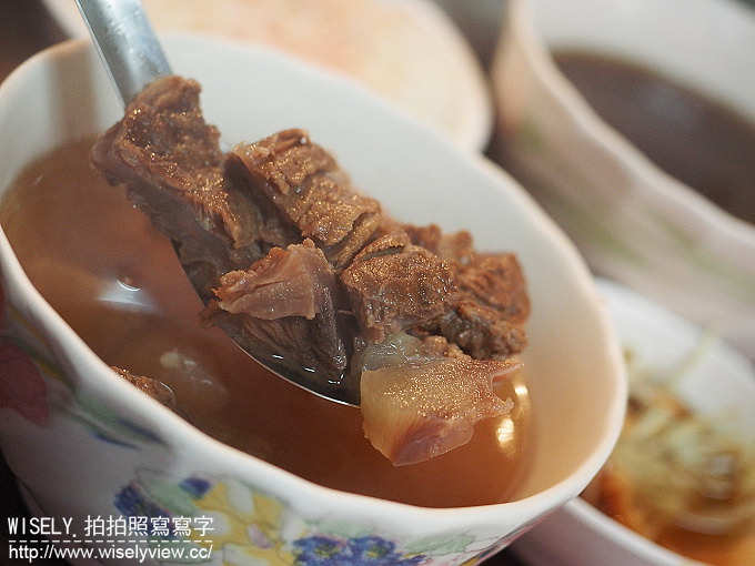 台南美食.六千泓佐土產牛肉︱六千牛肉湯︱晨起天亮排隊美食，風味平衡度佳