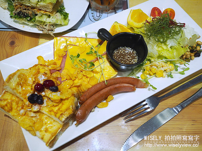 【食記】台北信義。捷運台北101站：豐滿‧總匯三明治(信義世貿店)＠平價連鎖早午餐