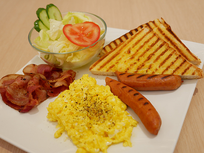 【食記】宜蘭縣。礁溪鄉：伍拾號咖啡店＠鐵馬族與愛貓族必訪的北歐風輕食咖啡店