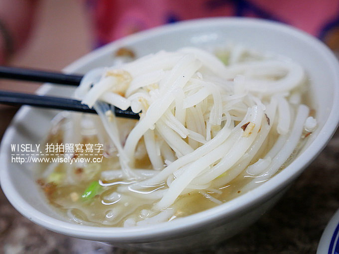 【食記】台北大同。捷運圓山站：小鳳米粉湯(大龍街夜市)＠好吃魯肉飯與粗細混合的米粉湯