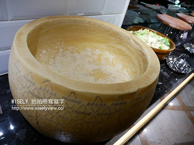 【食記】台北中山。捷運劍南站：豐FOOD百匯(大直典華Buffet)＠超過200道好料自助餐，生鮮、港點、熱炒、炙燒吃到飽～