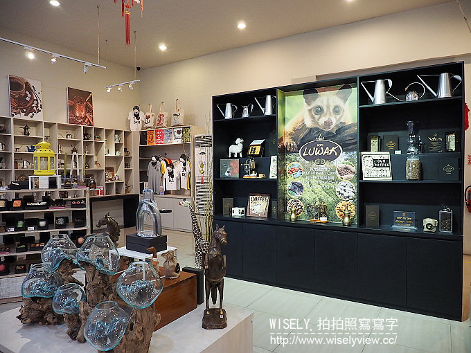 【旅行】2016印尼。峇里島(巴里島)廉航自由行-02：DOMBA Café(金綿羊咖啡工廠)、烏魯瓦圖斷崖廟/情人崖、The edge Bali Spa(無敵海景)、Naughty Nuri’s Warung Batubelig烤豬肋排(水明漾)、Seminyak Square(水明漾廣場)、BINTANG SuperMarket(星星超市)、Puri Saron Luxury Villas(水明漾普里薩龍别墅飯店)