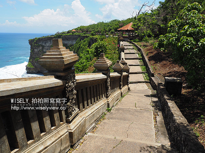 【旅行】2016印尼。峇里島(巴里島)廉航自由行-02：DOMBA Café(金綿羊咖啡工廠)、烏魯瓦圖斷崖廟/情人崖、The edge Bali Spa(無敵海景)、Naughty Nuri’s Warung Batubelig烤豬肋排(水明漾)、Seminyak Square(水明漾廣場)、BINTANG SuperMarket(星星超市)、Puri Saron Luxury Villas(水明漾普里薩龍别墅飯店)
