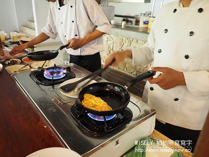 【旅行】2016印尼。峇里島(巴里島)廉航自由行-02：DOMBA Café(金綿羊咖啡工廠)、烏魯瓦圖斷崖廟/情人崖、The edge Bali Spa(無敵海景)、Naughty Nuri’s Warung Batubelig烤豬肋排(水明漾)、Seminyak Square(水明漾廣場)、BINTANG SuperMarket(星星超市)、Puri Saron Luxury Villas(水明漾普里薩龍别墅飯店)