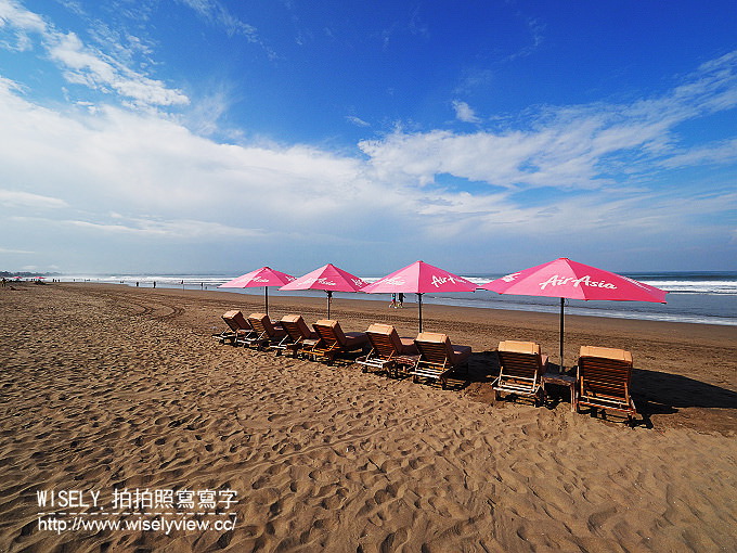 【旅行】2016印尼。峇里島(巴里島)廉航自由行-02：DOMBA Café(金綿羊咖啡工廠)、烏魯瓦圖斷崖廟/情人崖、The edge Bali Spa(無敵海景)、Naughty Nuri’s Warung Batubelig烤豬肋排(水明漾)、Seminyak Square(水明漾廣場)、BINTANG SuperMarket(星星超市)、Puri Saron Luxury Villas(水明漾普里薩龍别墅飯店)