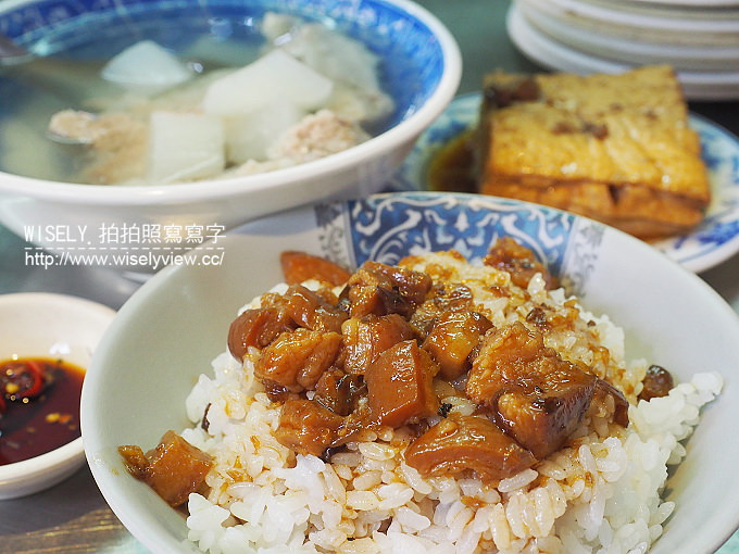 【食記】台北大同。捷運大橋頭站：大稻埕慈聖宮美食＠阿桂姨排骨湯&魯肉飯