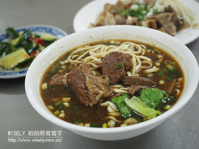 【食記】新北新店。捷運七張站：老莊牛肉麵＠中正路巷弄內，平價牛肉麵和黑白切滷菜