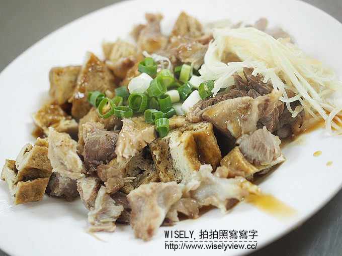 【食記】新北新店。捷運七張站：老莊牛肉麵＠中正路巷弄內，平價牛肉麵和黑白切滷菜