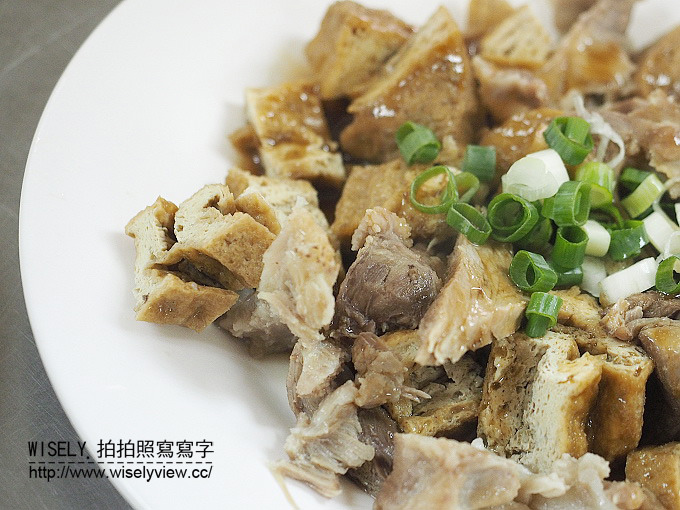 【食記】新北新店。捷運七張站：老莊牛肉麵＠中正路巷弄內，平價牛肉麵和黑白切滷菜