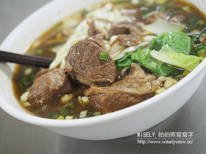 【食記】新北新店。捷運七張站：老莊牛肉麵＠中正路巷弄內，平價牛肉麵和黑白切滷菜