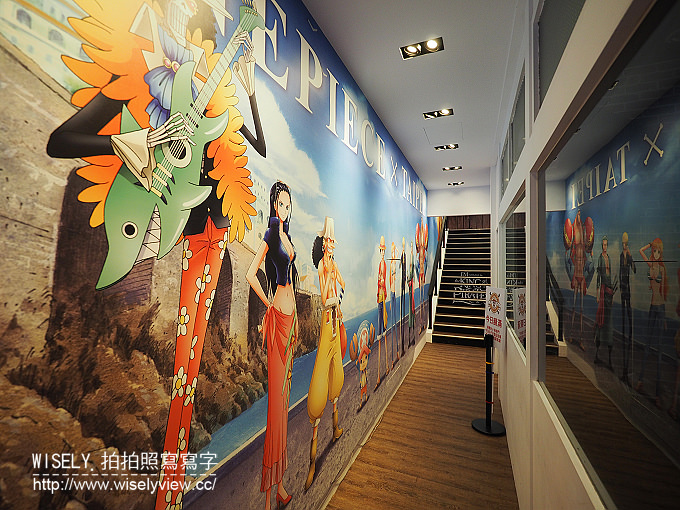 《台北大安區。板南線。捷運忠孝敦化站美食》台灣航海王餐廳 ONE PIECE Restaurant：海外第一家主題餐廳，可見真人比例大小草帽海賊團與作者手繪草稿