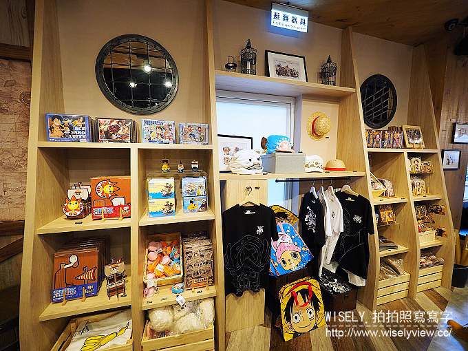 《台北大安區。板南線。捷運忠孝敦化站美食》台灣航海王餐廳 ONE PIECE Restaurant：海外第一家主題餐廳，可見真人比例大小草帽海賊團與作者手繪草稿