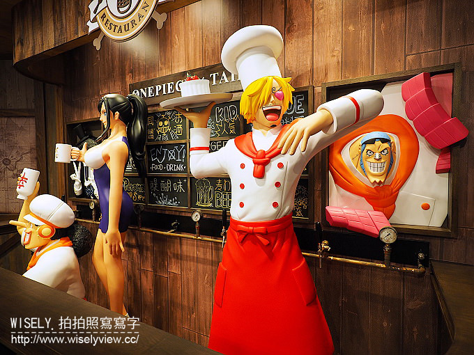 《台北大安區。板南線。捷運忠孝敦化站美食》台灣航海王餐廳 ONE PIECE Restaurant：海外第一家主題餐廳，可見真人比例大小草帽海賊團與作者手繪草稿