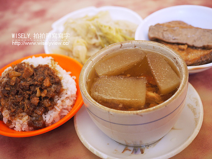 《台北萬華區。捷運板南線。龍山寺站美食》沛對原汁排骨湯：華西街夜市裡的懷舊滋味