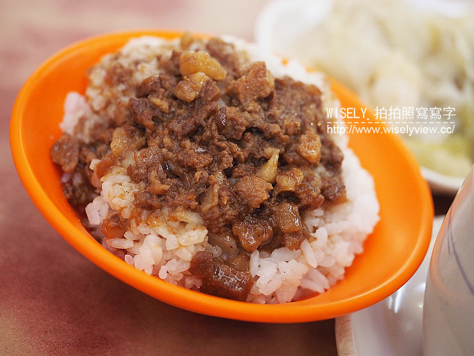 《台北萬華區。捷運板南線。龍山寺站美食》沛對原汁排骨湯：華西街夜市裡的懷舊滋味