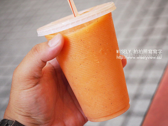 《台北萬華區。捷運板南線。龍山寺站美食》沛對原汁排骨湯：華西街夜市裡的懷舊滋味