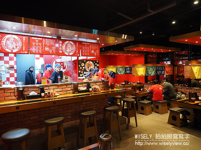 《台北市大安區。捷運板南線。忠孝敦化站美食》豚骨拉麵 Nagi凪 + 麥笛昆餐廳BBQ一號店@麥笛王限定拉麵(售至12月底) 《台北市大安區。捷運板南線。忠孝敦化站美食》豚骨拉麵 Nagi凪 + 麥笛昆餐廳BBQ一號店@麥笛王限定拉麵(售至12月底)