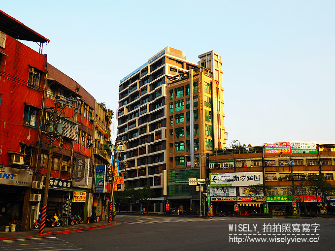 《手機軟體。屋比-超神房屋比價APP》統整各大房仲網資訊，買房租屋好方便，三分鐘幫你省下三個月的找房時間，還可呼叫經紀人直接面談溝通