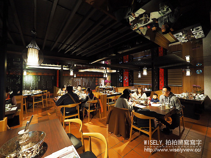 《歇業》郭主義麻辣火鍋(台中旗艦店)＠型男大主廚名師「古錐師」推出的清油麻辣鍋，大推匈牙利綿羊豬／手滑川丸子／牛奶水果玉米