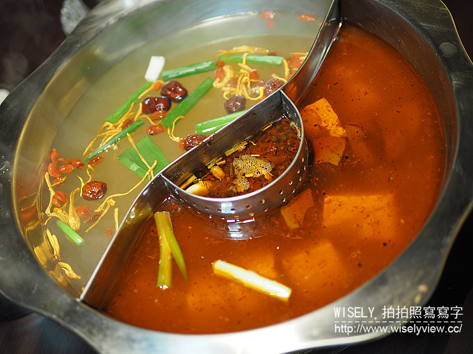 《歇業》郭主義麻辣火鍋(台中旗艦店)＠型男大主廚名師「古錐師」推出的清油麻辣鍋，大推匈牙利綿羊豬／手滑川丸子／牛奶水果玉米