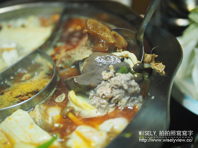 《歇業》郭主義麻辣火鍋(台中旗艦店)＠型男大主廚名師「古錐師」推出的清油麻辣鍋，大推匈牙利綿羊豬／手滑川丸子／牛奶水果玉米