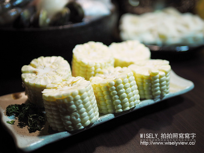 《歇業》郭主義麻辣火鍋(台中旗艦店)＠型男大主廚名師「古錐師」推出的清油麻辣鍋，大推匈牙利綿羊豬／手滑川丸子／牛奶水果玉米